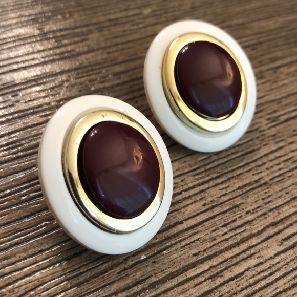 Vintage Oval Button Earrings White Brown Gold - Picture 2 of 9